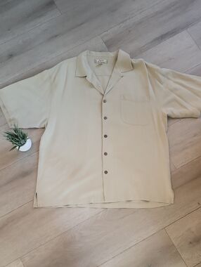 Vintage Tommy Bahama l Silk l Button-Up Camp Shirt in Beige